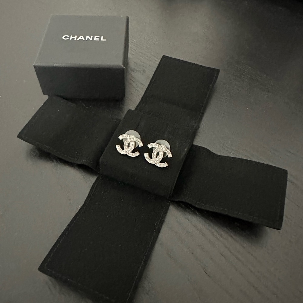 100% authentic Chanel earrings. Bought at Hirshleifers in Manhasset Americana